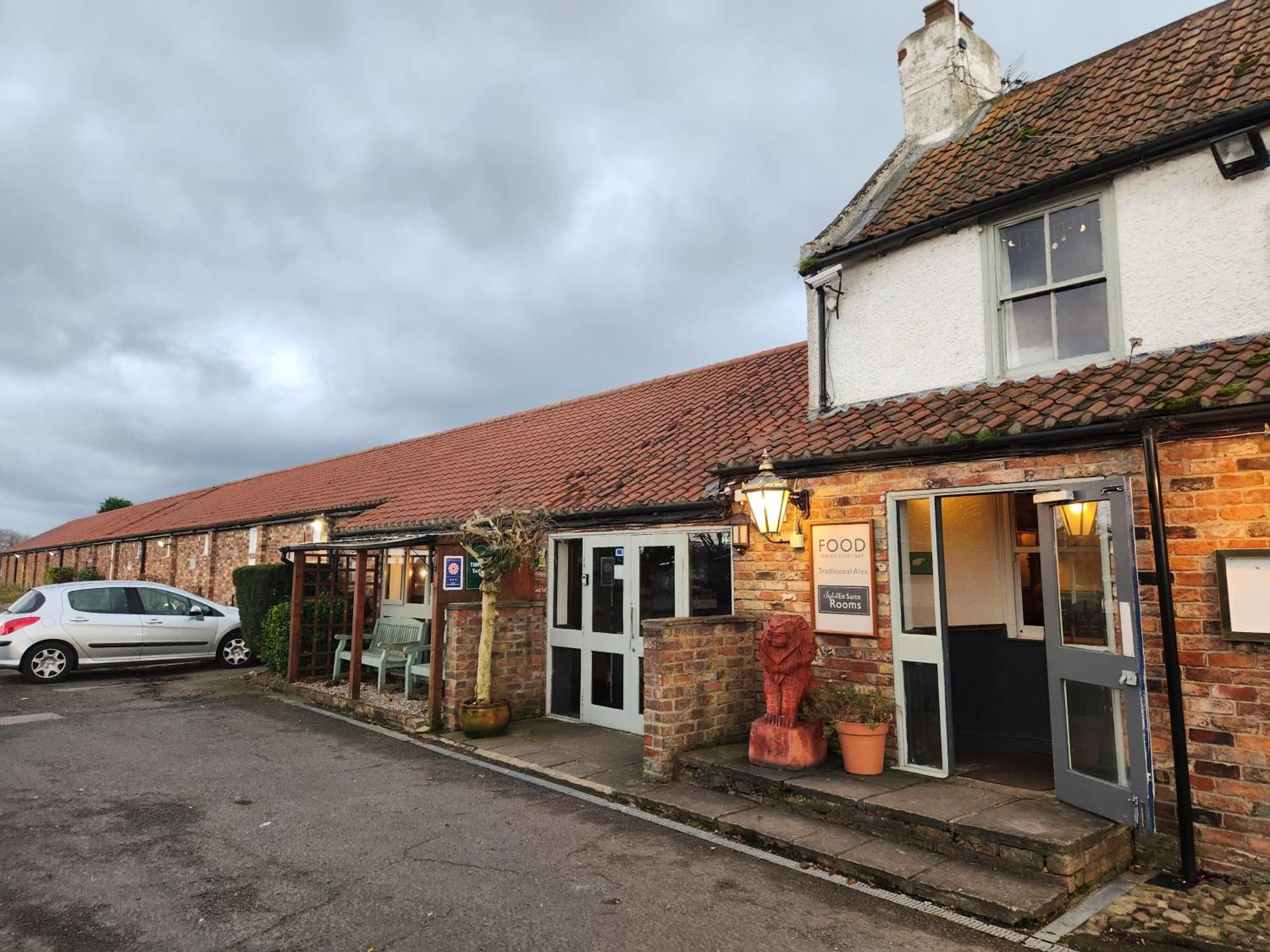 Red Lion Inn & Motel York Extérieur photo